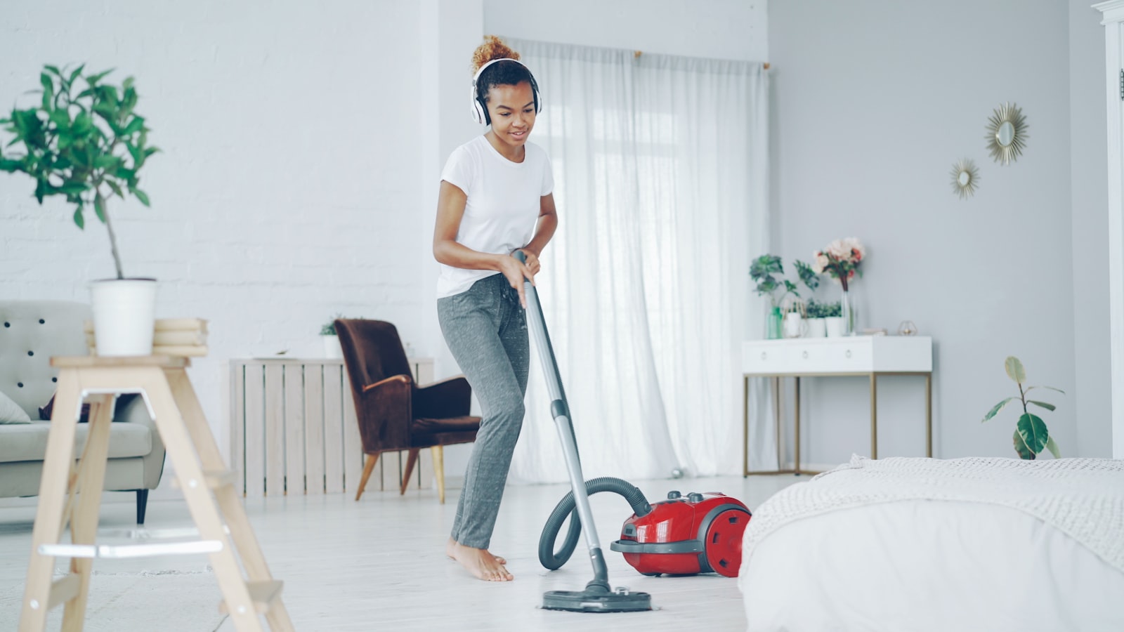 Residential cleaning service in a Murfreesboro home